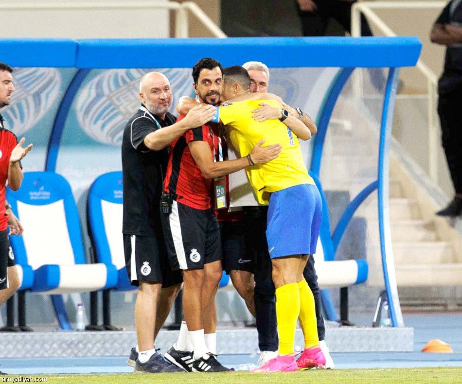 النصر يحتفل بالرباعية الثالثة