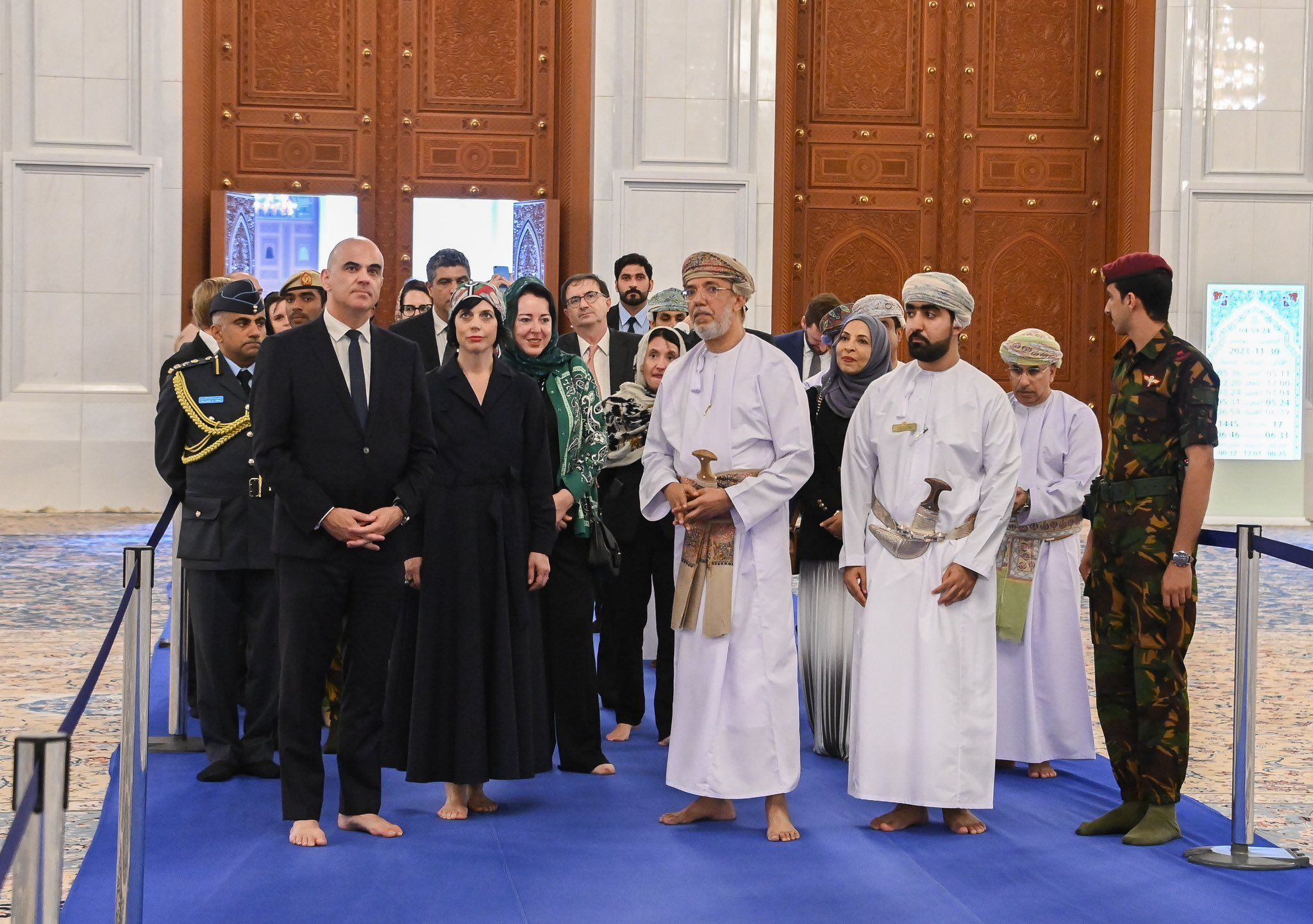 رئيس الاتحاد السويسري يزور جامع السُّلطان قابوس الأكبر