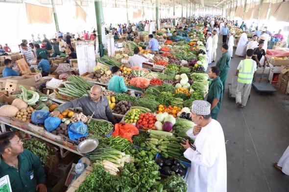 لقرب عيد الفطر .. بلدية مسقط تُعدل فترة العمل بالسوق المركزي للخضروات والفواكة