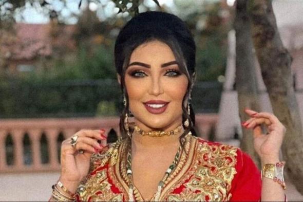 دنيا بطمة تتعرض للسخرية بسبب حذائها الغريب في عيد الفطر