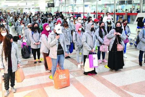 صورة أرشيفية لمُبعدات من أبناء الجالية الفيلبينية