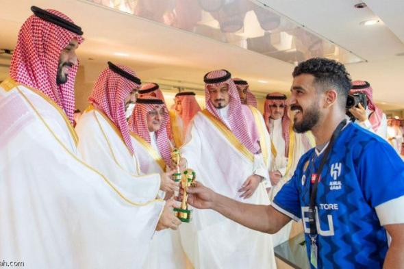 ولي العهد يتوج الهلال بالكأس