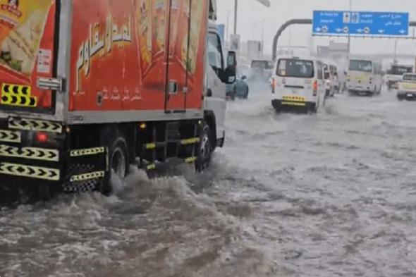 فيديو | أمطار غزيرة وسيول في شوارع دبي والشارقة والعين وأبو ظبي في الإمارات