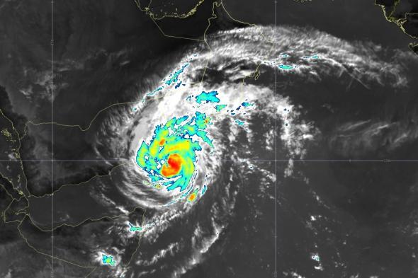 “تيج” يعبر محافظة المهرة اليمنية .. واحتمالية تراجع تصنيفه بعد 12 ساعة