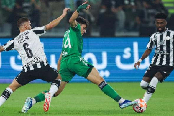 الأهلي والشباب يتعثران بالتعادل