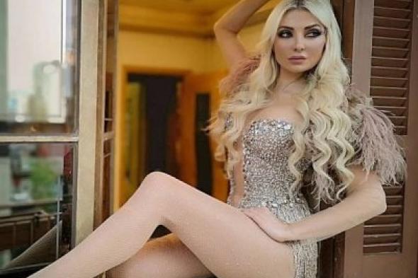 متع عينك .. ميريام كلينك نزلة رقص بالمايوه على السرير