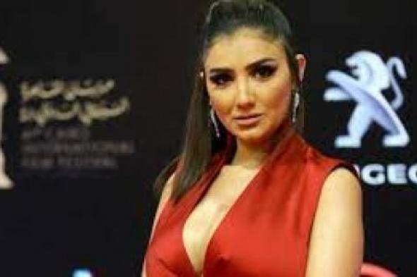 شاهد.. الفنانة مي عمر عملت فيديو رقص جديد بقيمص نوم اجدع من صافيناز (فيديو)