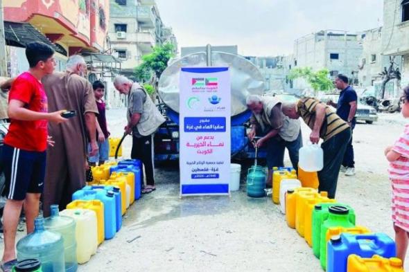 توزيع مياه الشرب على المحتاجين في غزة